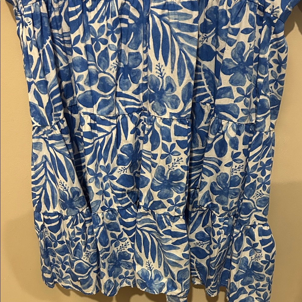 Crown & Ivy Blue and White Patterned Blouse - Picture 4 of 4